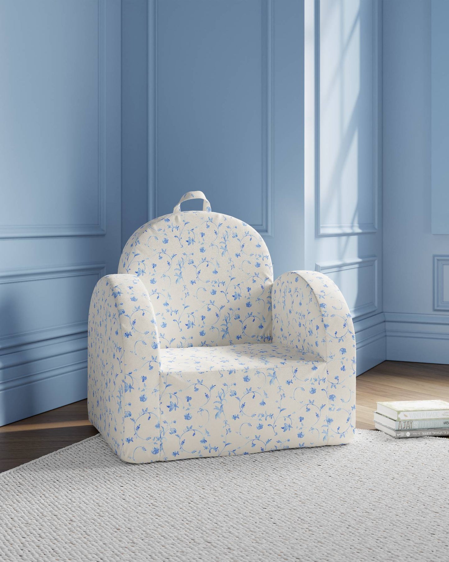 La mini-chaise Hop en bleu botanique