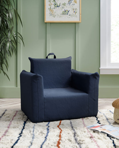 Le fauteuil Hug Mini en sergé