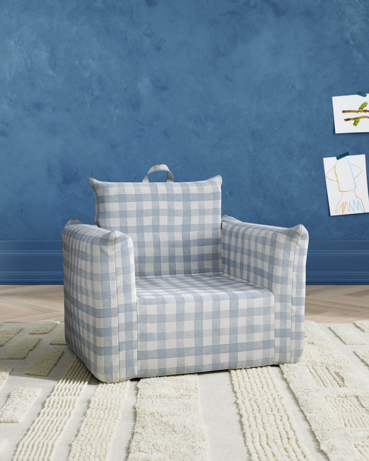 Le fauteuil Hug Mini en sergé