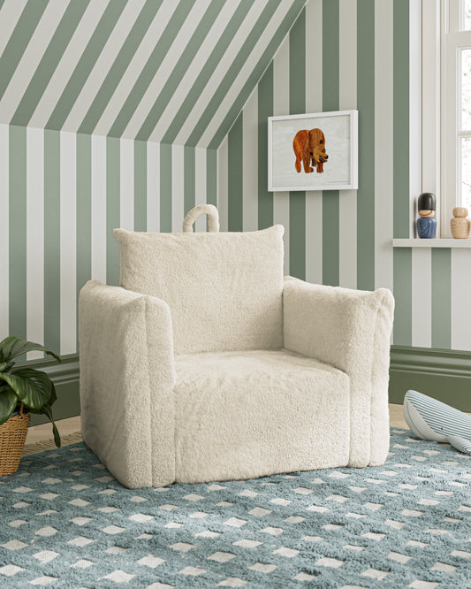 Le fauteuil Hug Mini en fausse fourrure