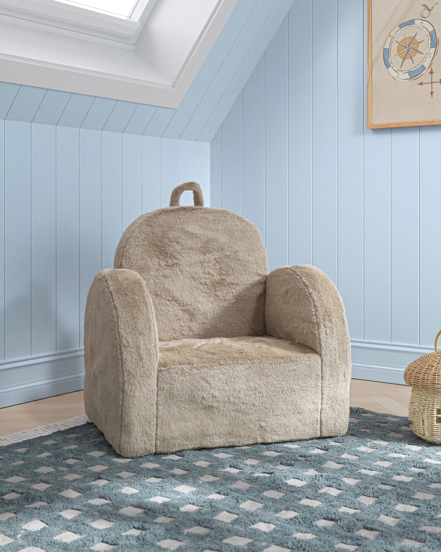 La mini-chaise Hop en fausse fourrure