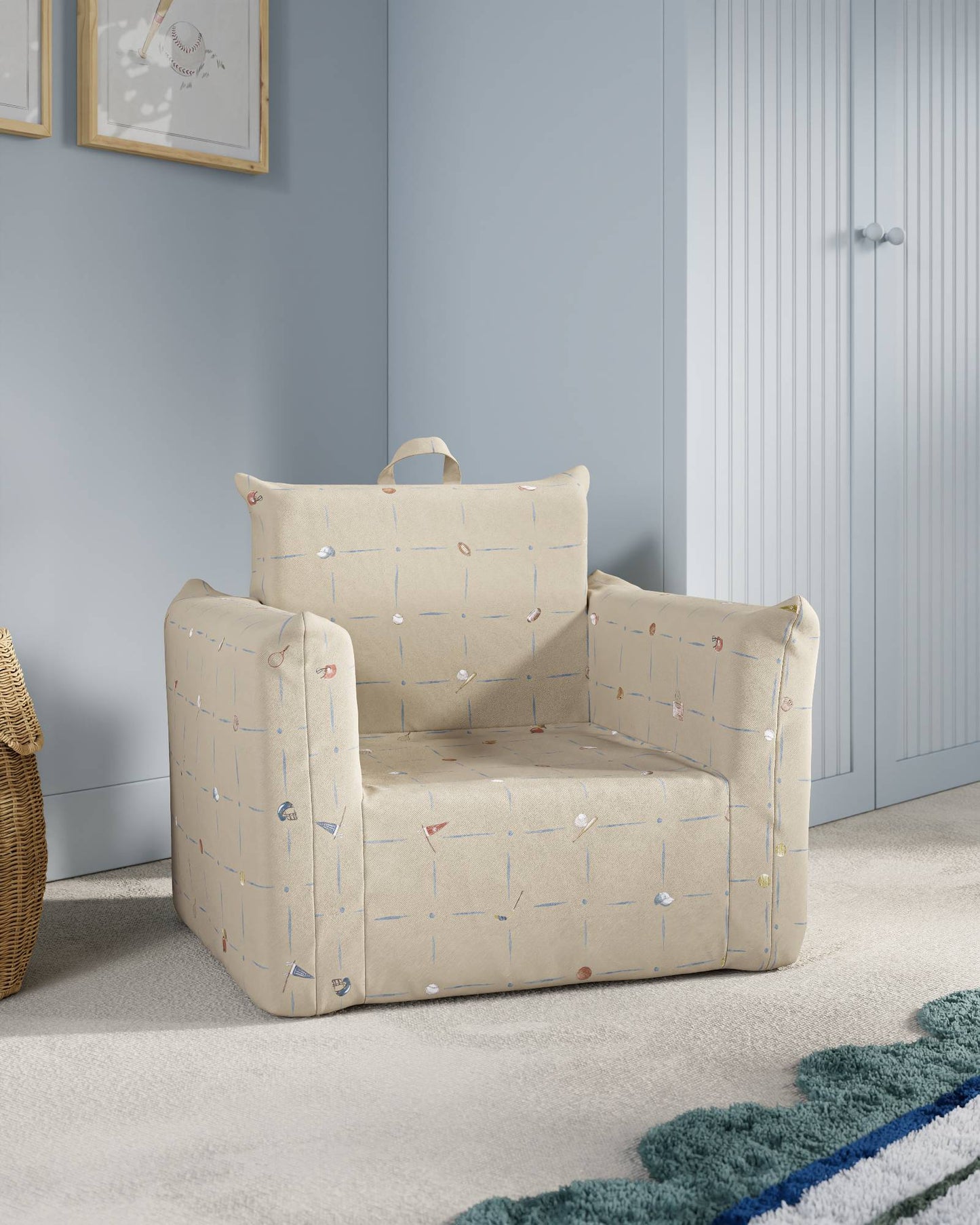 Le fauteuil Hug Mini en sergé