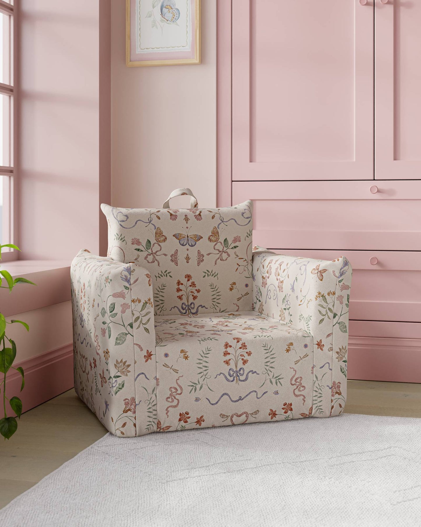 Le fauteuil Hug Mini en sergé