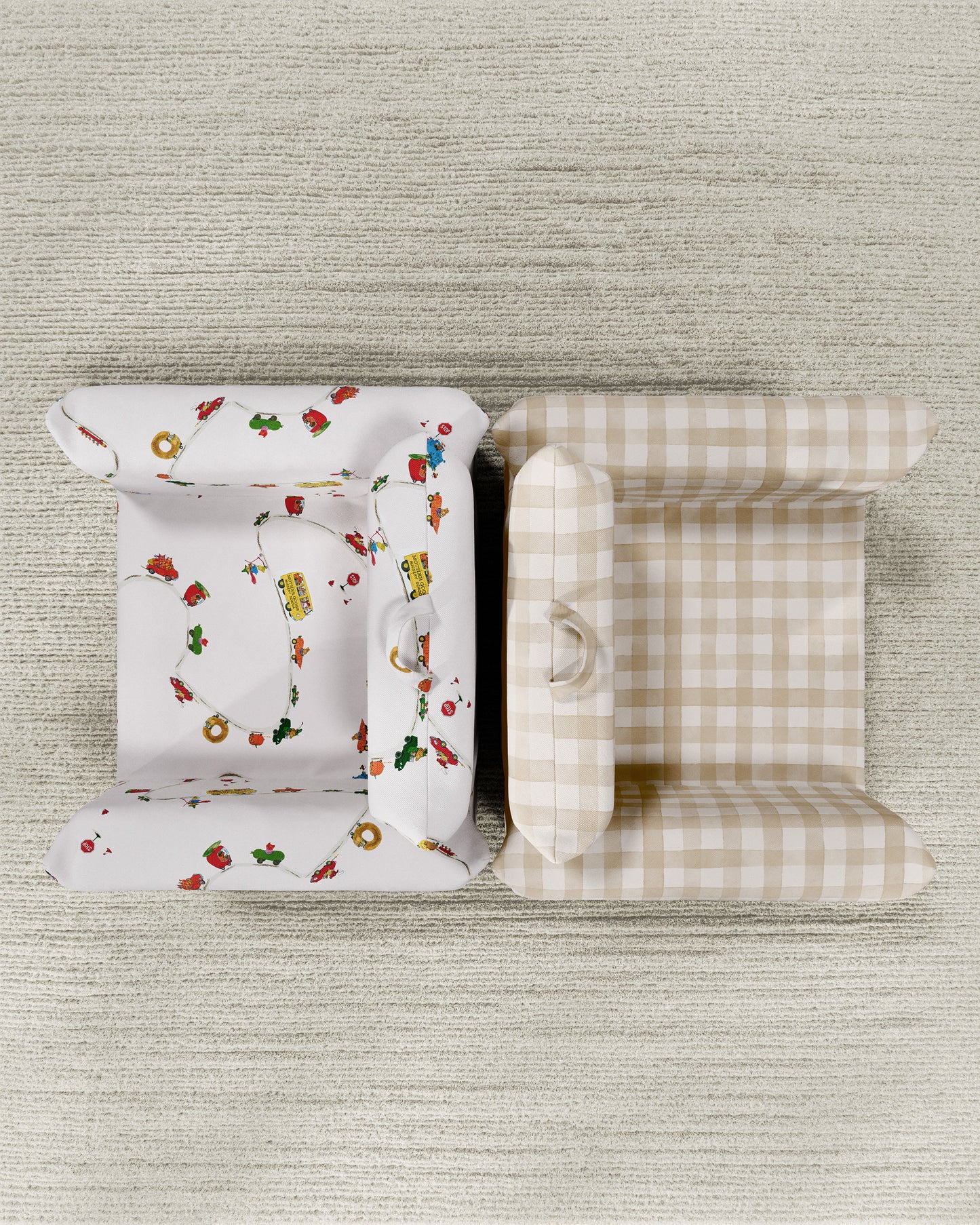 Le fauteuil Hug Mini en sergé