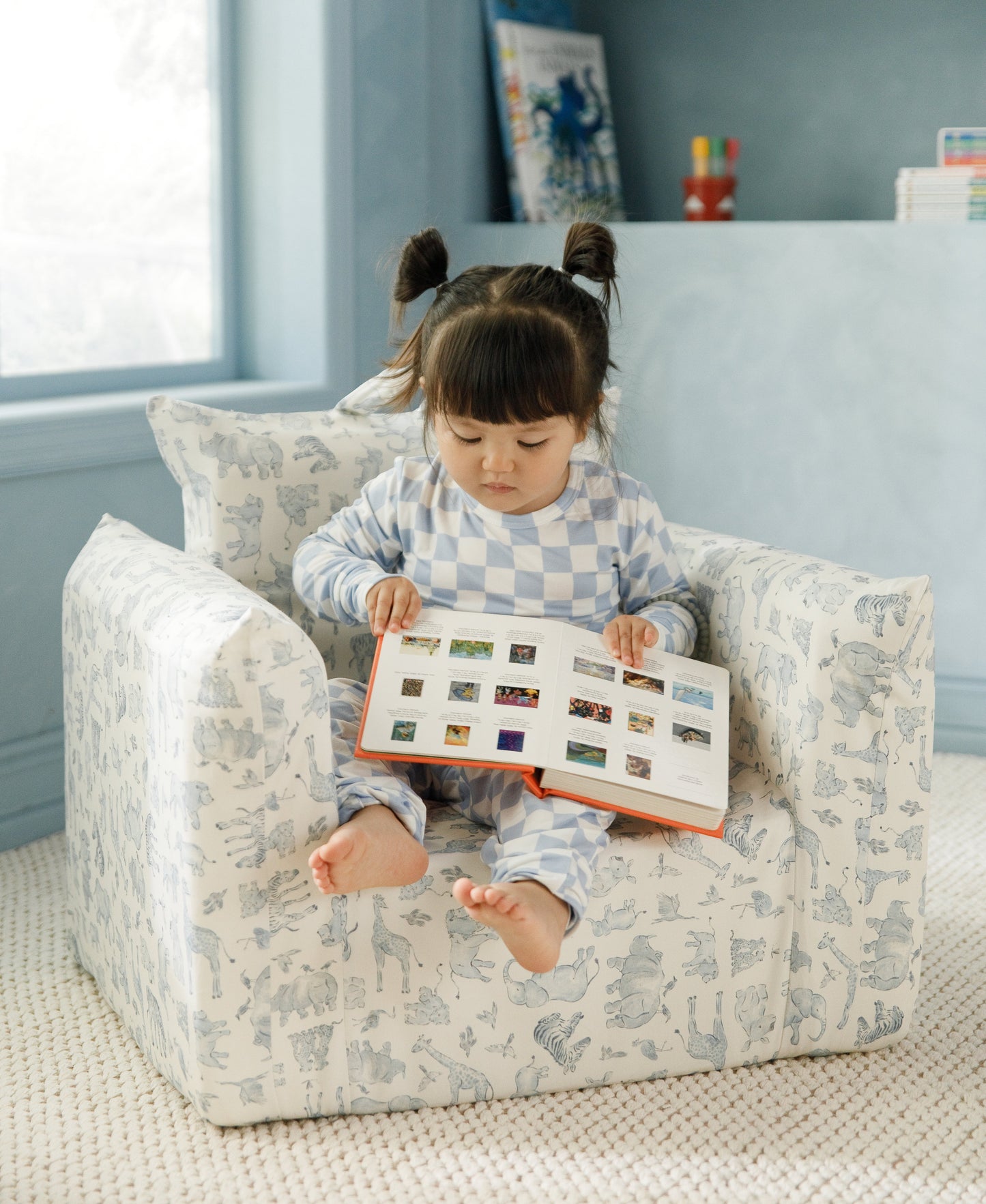 Le fauteuil Hug Mini en sergé