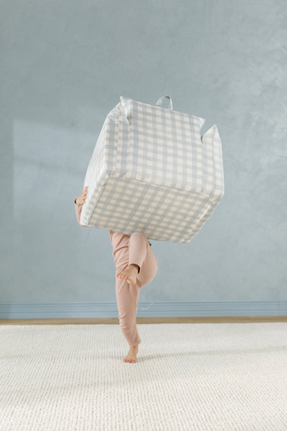 Le fauteuil Hug Mini en sergé