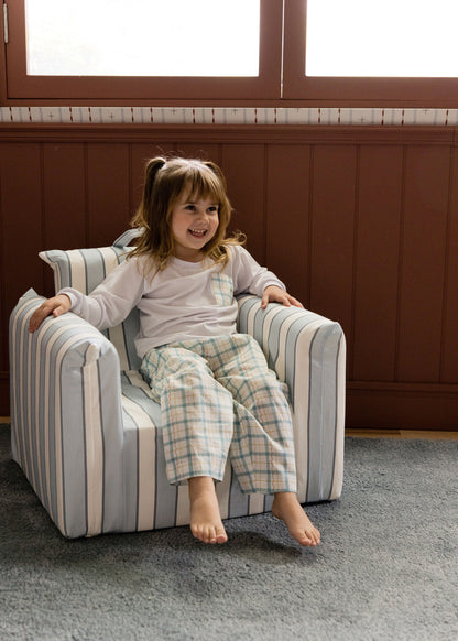 Le fauteuil Hug Mini en sergé