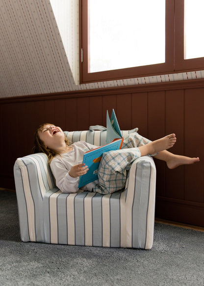 Le fauteuil Hug Mini en sergé