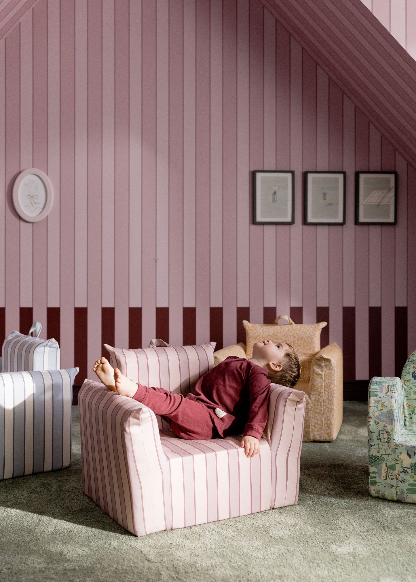 Le fauteuil Hug Mini en sergé