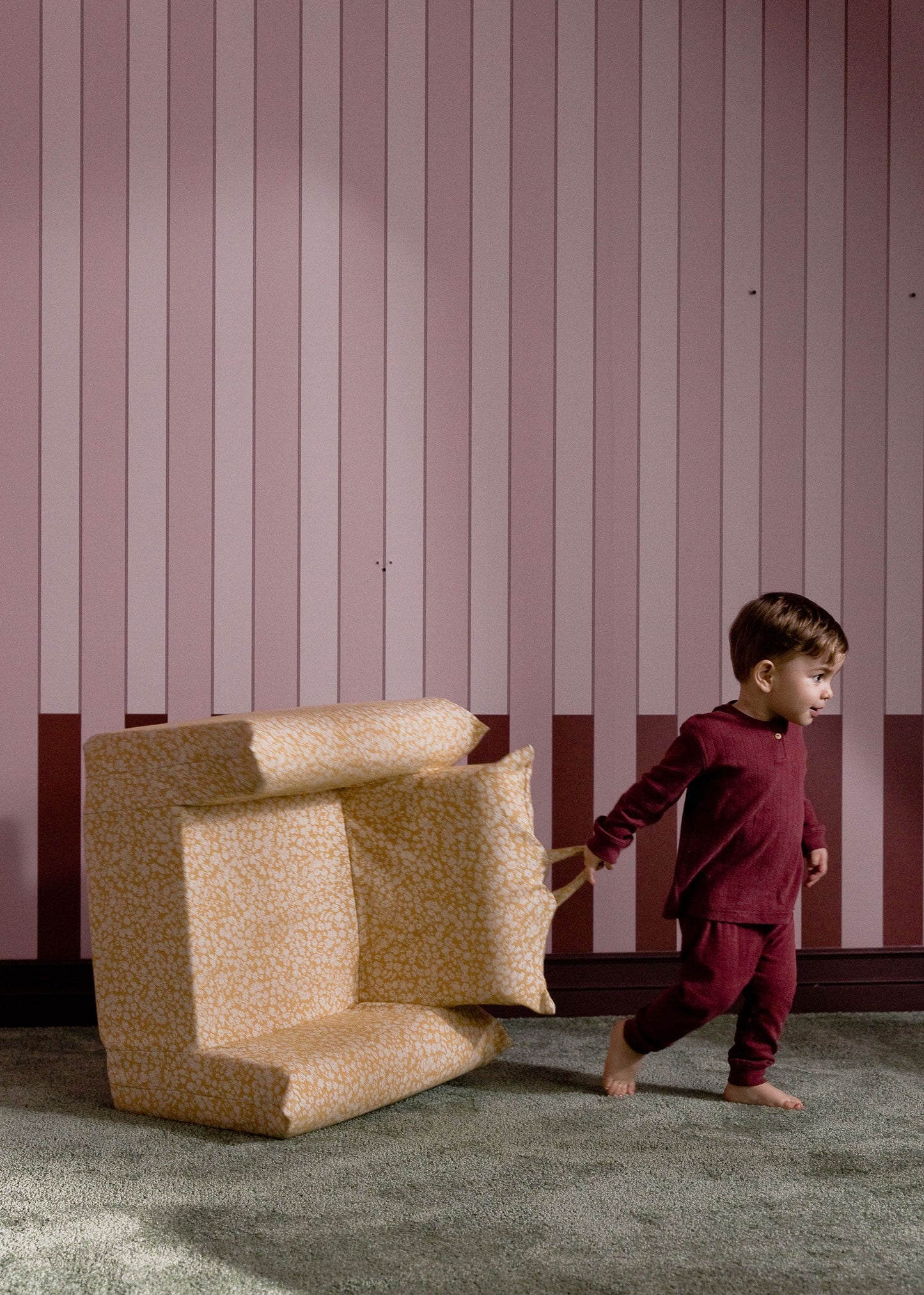 Le fauteuil Hug Mini en jacquard