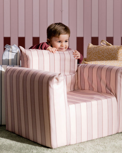 Le fauteuil Hug Mini en sergé