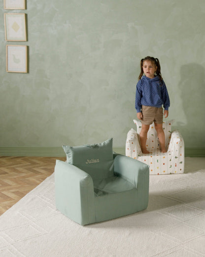 Le fauteuil Hug Mini en sergé