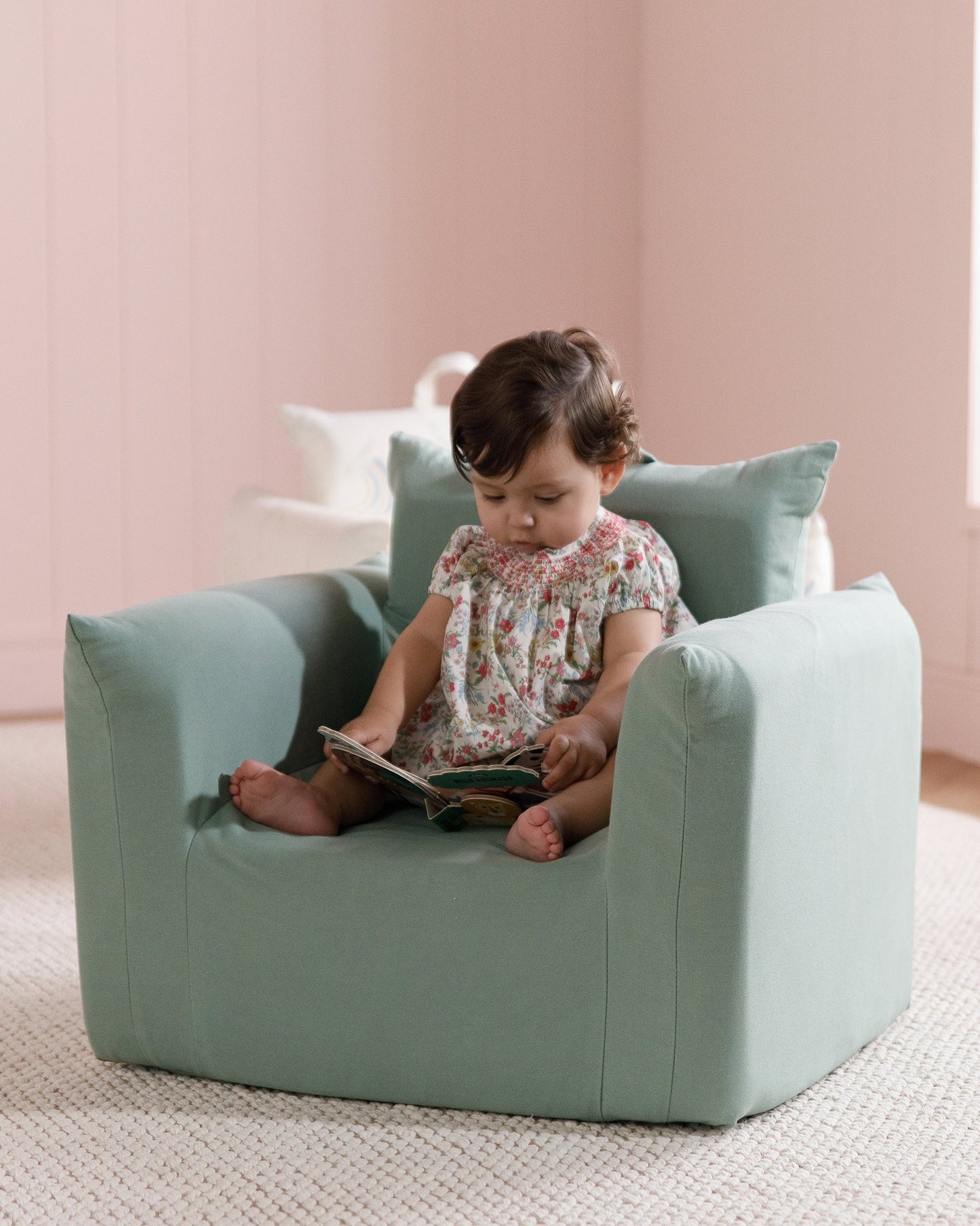 Le fauteuil Hug Mini en sergé