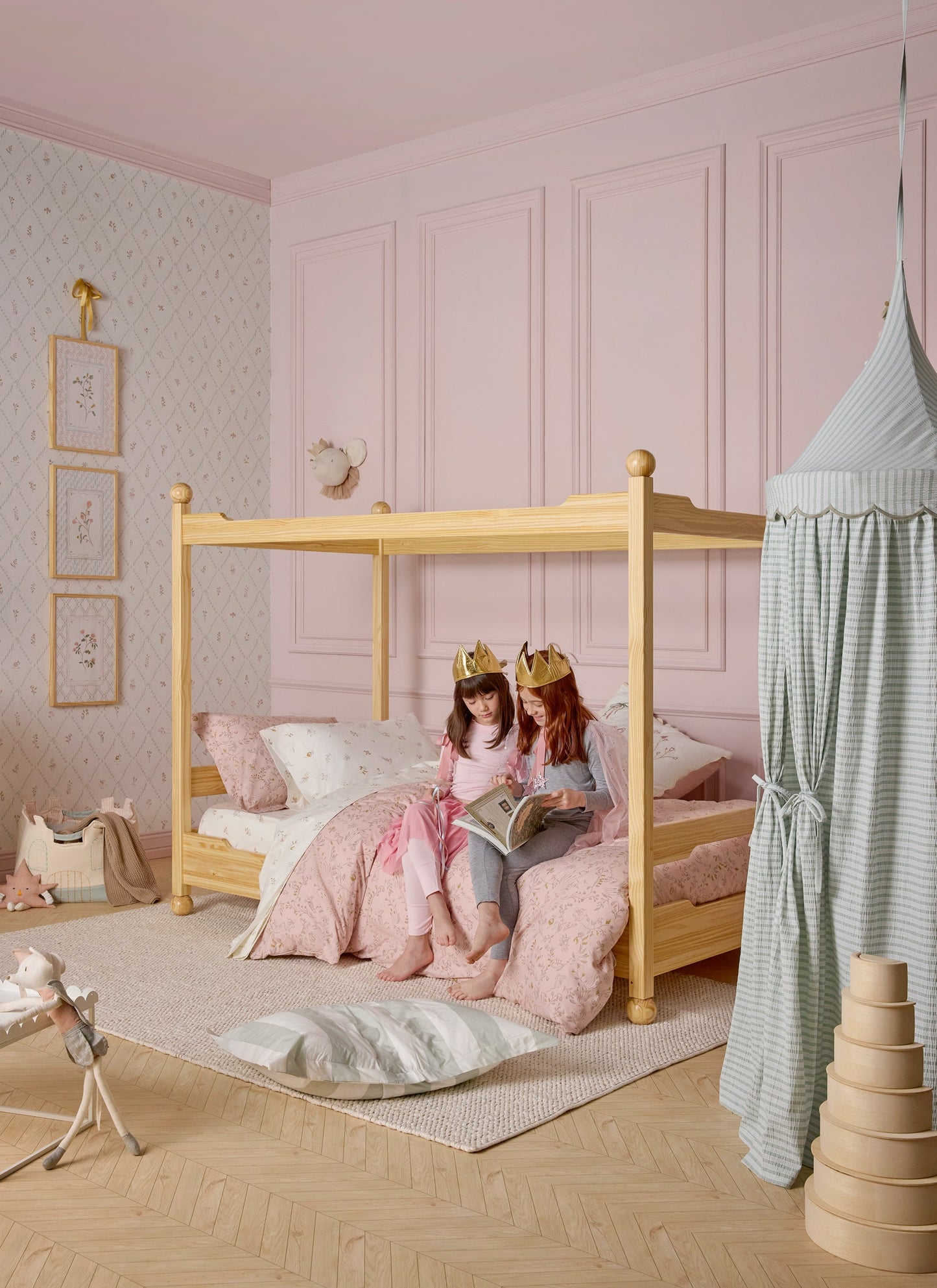 Lit enfant à baldaquin château