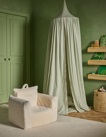 Le fauteuil Hug Mini en fausse fourrure